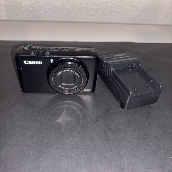 Canon S90 - Picture 1 of 5